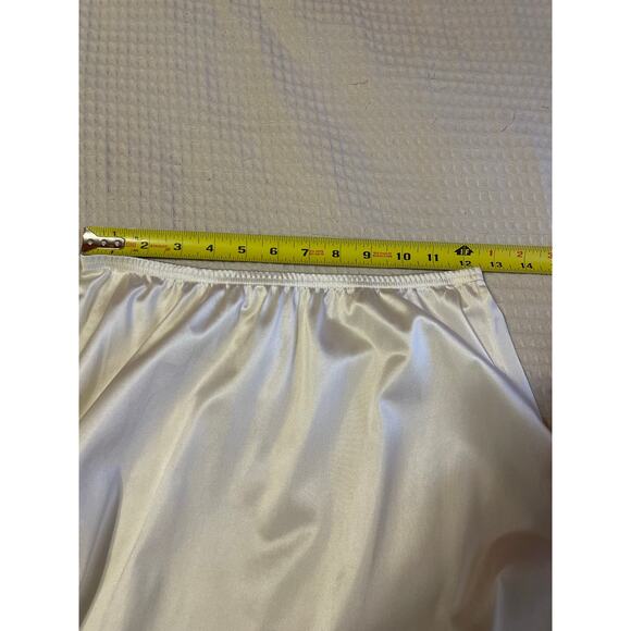 VTG Vanity Fair Silkey Off White Midi Classic Slip Skirt Medium - Picture 8 of 10